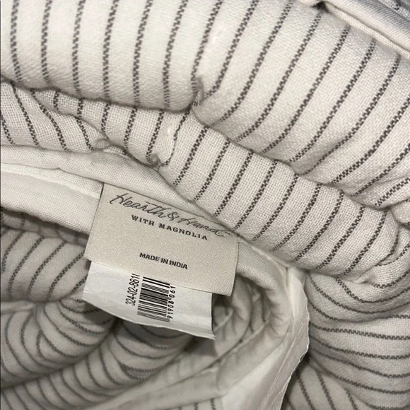 Hearth & Hand King Microstripe Quilt, Sour Cream/Railroad Gray - Picture 7 of 11